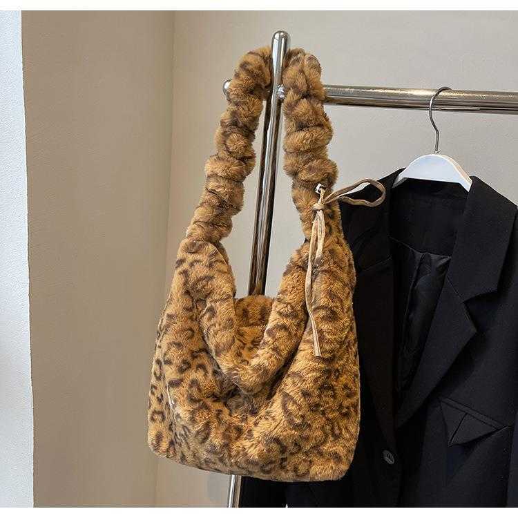 CMM Autumn and Winter New Korean Leopard Pattern Hairy Bag for Women Fashion Large Capacity Single Shoulder Underarm Bag Zebra Pattern Diagonal Cross 