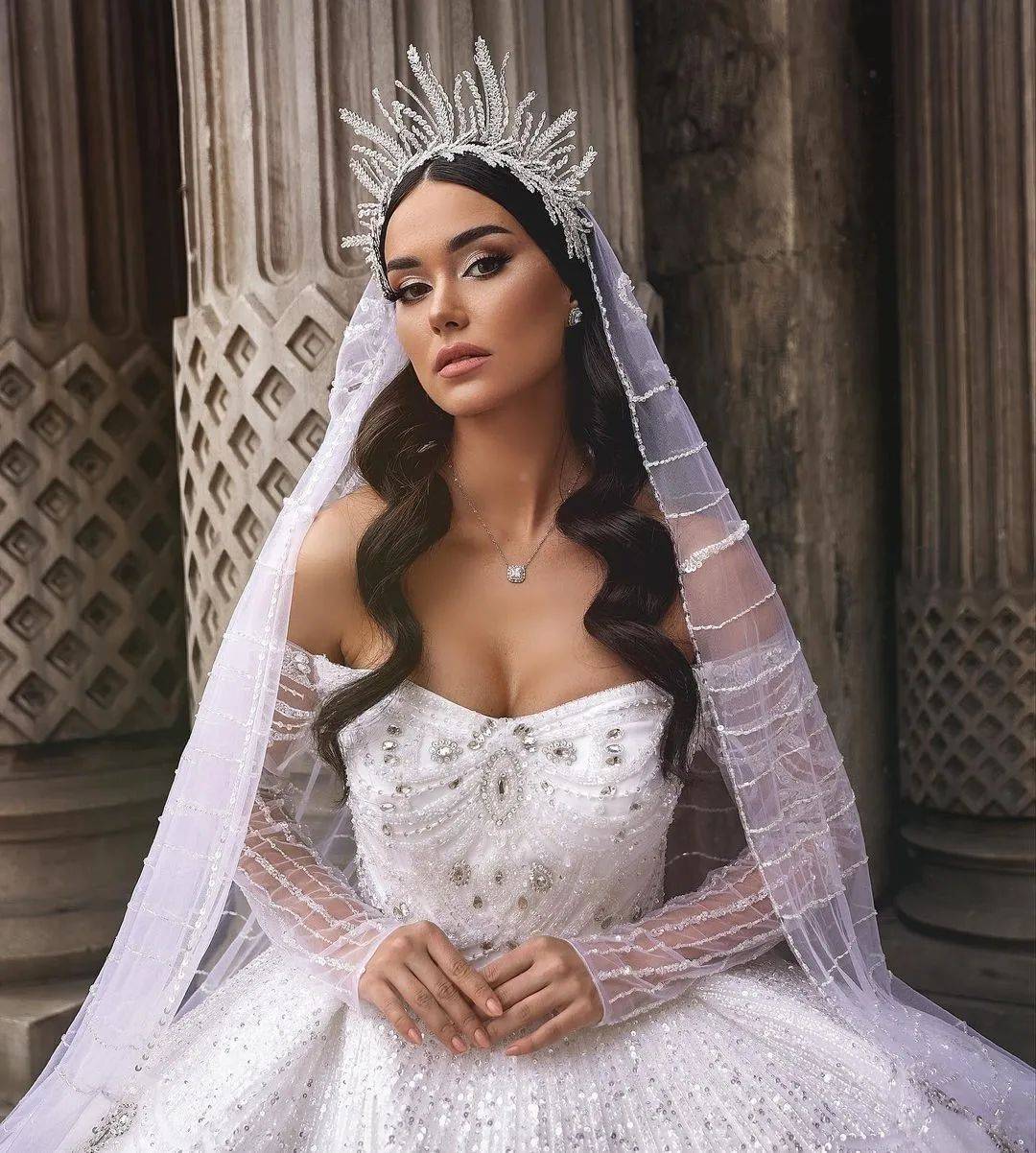 Exquisite Ball Gowns With Veil Crystal Sequins Off Shoulder Long Sleeve Wedding Dress Beaded Train Bridal Dresses Custom Made