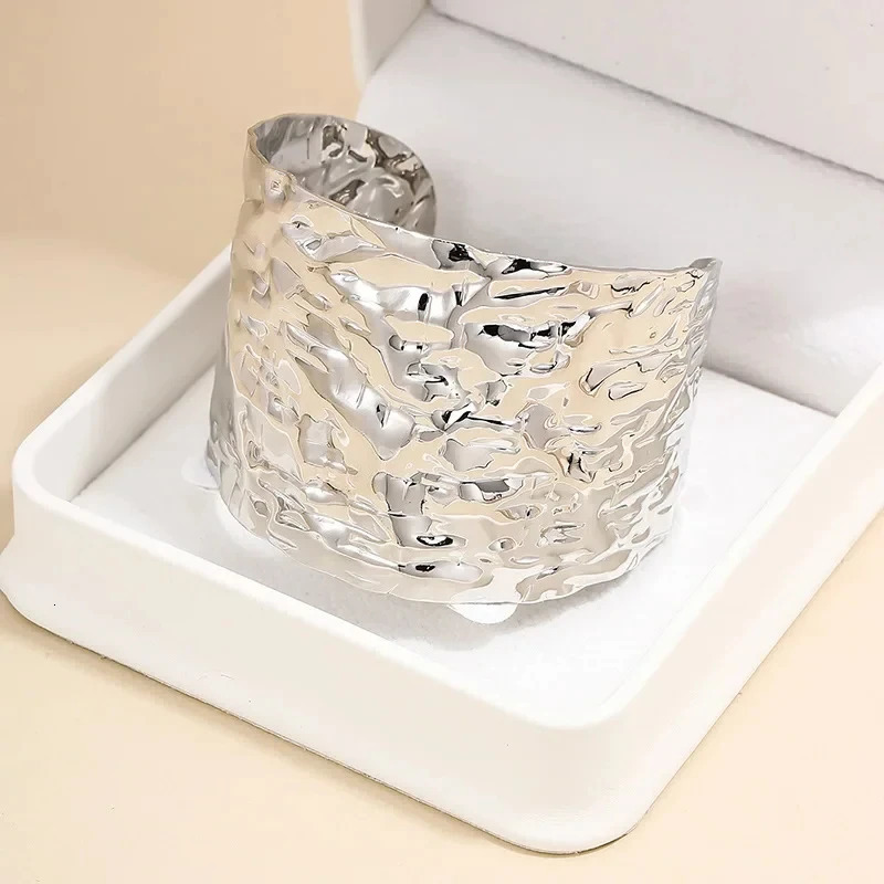 Womens Bracelet Irregular Metal Cuff Bracelet Folded Wide Edition Exaggerated Party Gift Holiday Fashion Jewelry CB042 241007