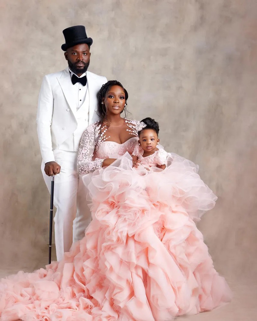 Nuke Pink Flower Girl Dresses First Communion Dress Jewel Short Sleeves Rhinestones Belt Beaded Tiered Tulle Birthday Party Gowns for Special Occasion