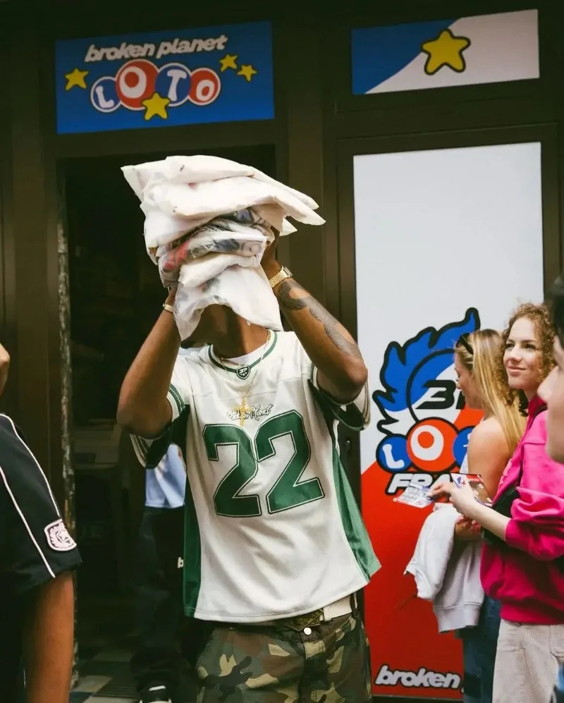 Retro Street Summer Sports Football n Casual Couple Top Y2K Harajuku Fashion Hip Hop Splicing Short Sleeve Tshirt Mens Style 241011