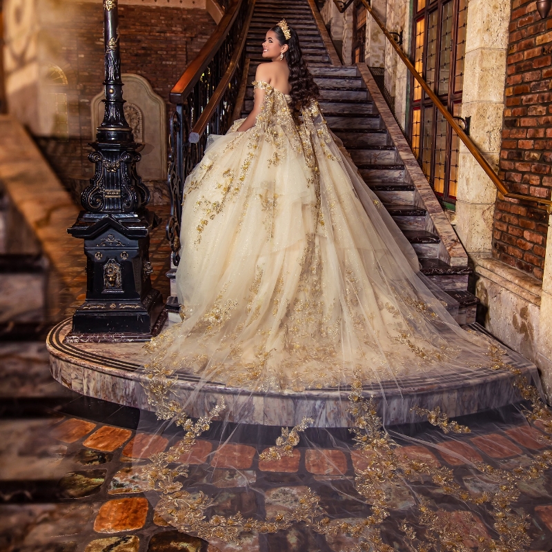 Light Champagne Shiny Quinceanera Dresses Off Shoulder Sequin Applique Lace Flower Beads Tull Ball Gown Sweet 16 Dress Vestidos De 15 Anos