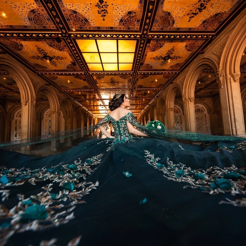 Luxury Emerald Green Quinceanera Dresses Applique Lace Beads With Cape Ball Gown Sweet 16 Year Princess Vestidos De 15 Anos