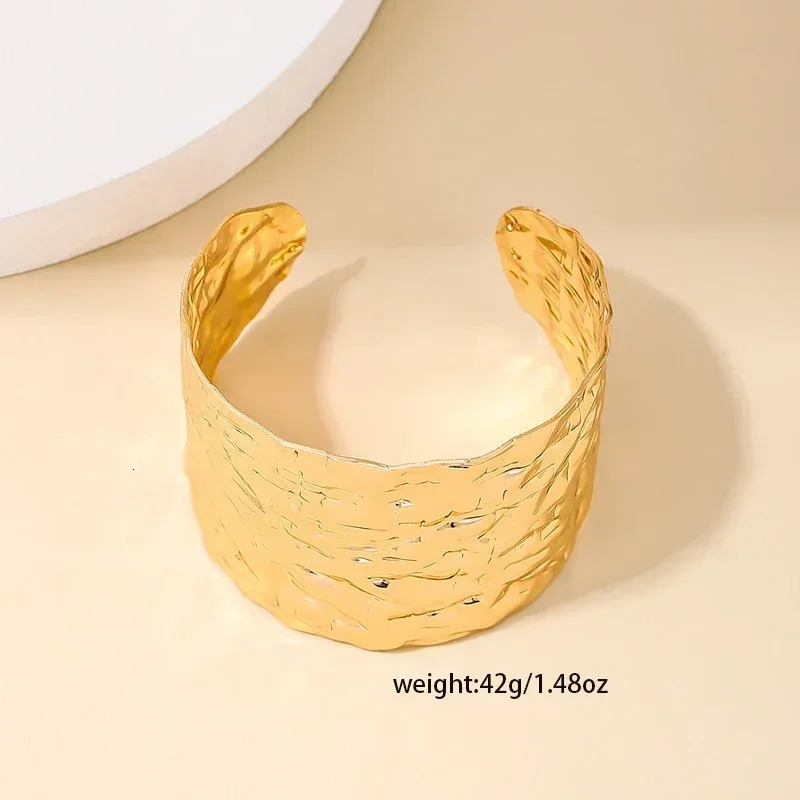 Womens Bracelet Irregular Metal Cuff Bracelet Folded Wide Edition Exaggerated Party Gift Holiday Fashion Jewelry CB042 241007