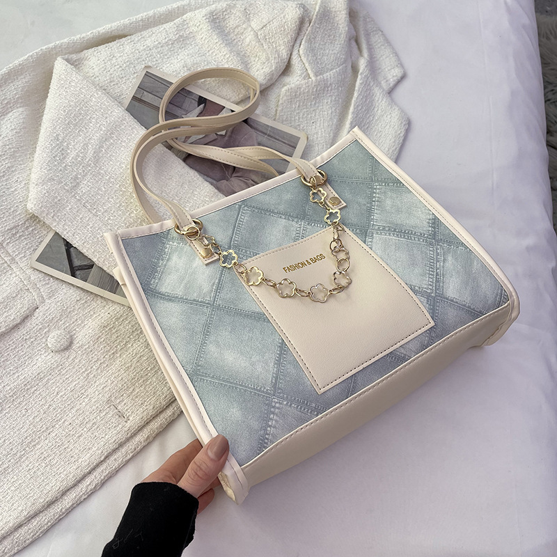 Women's large capacity commuting textured handbag winter new versatile Korean version armpit tote women's bag