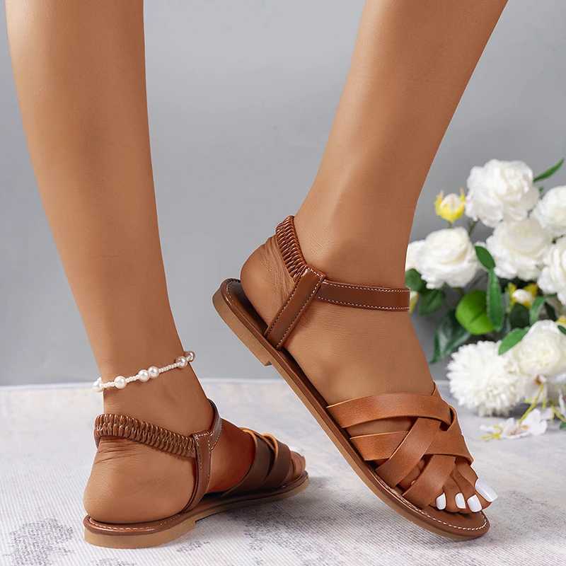 Summer new womens flat Roman shoulder strap sandals with non slip rubber soles fashionable womens shoes Y241011