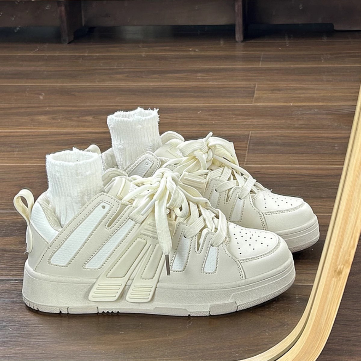 Small niche design sense board shoes women's Instagram trendy Korean version versatile black casual sports shoes 2024 spring new item
