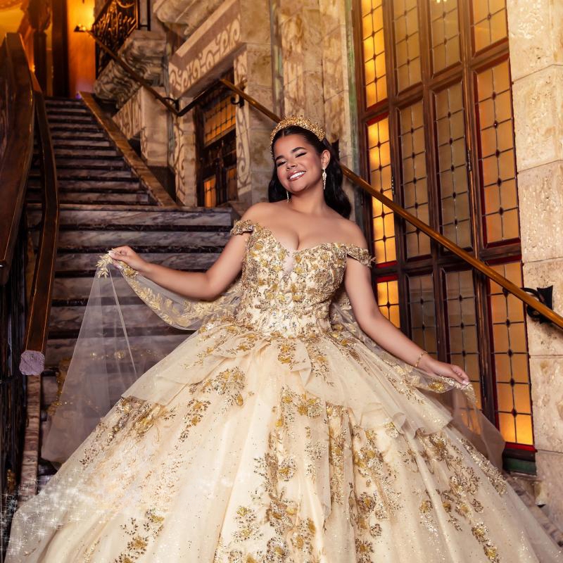 Light Champagne Shiny Quinceanera Dresses Off Shoulder Sequin Applique Lace Flower Beads Tull Ball Gown Sweet 16 Dress Vestidos De 15 Anos