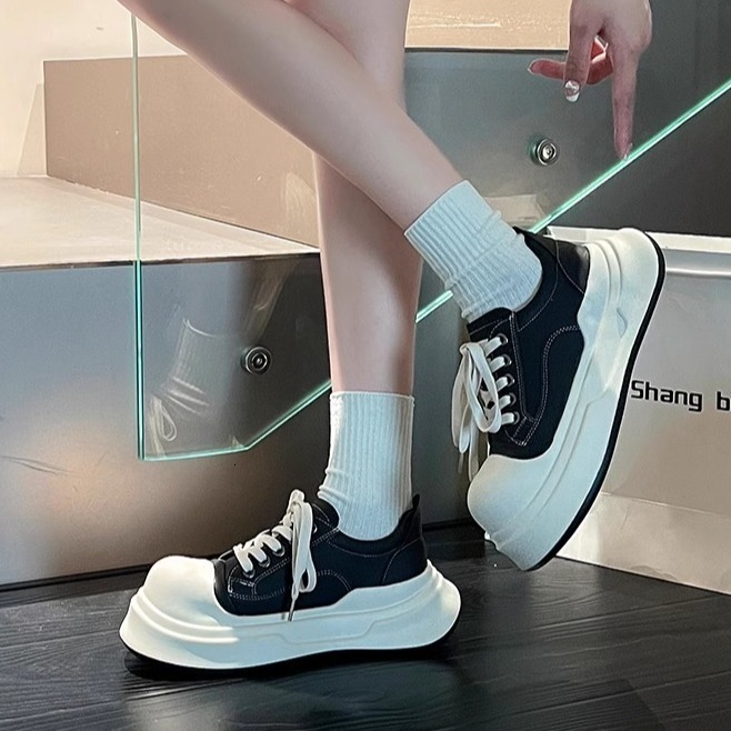 Versatile and niche design sense, white shoes for women in summer 2024, new casual and comfortable, thick sole, height increasing, bread single shoes,