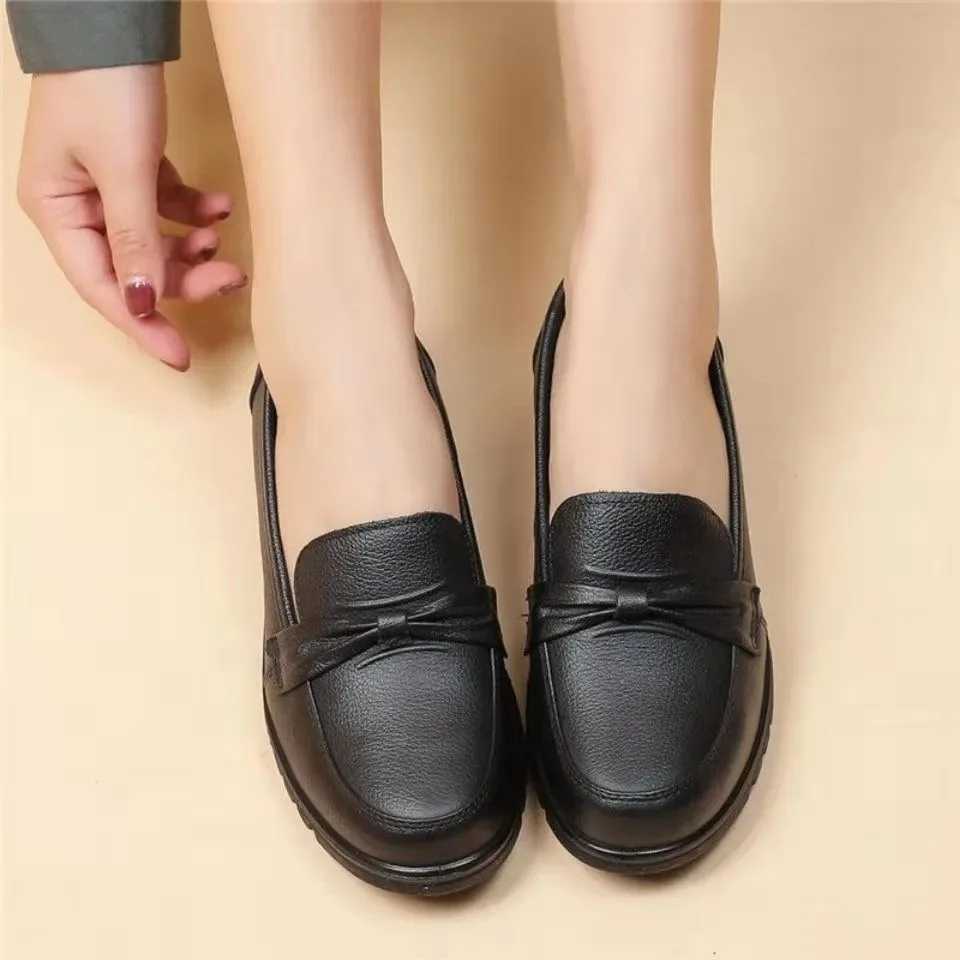 Womens low top round insole waterproof Moccasin solid color casual flat shoes Y241011