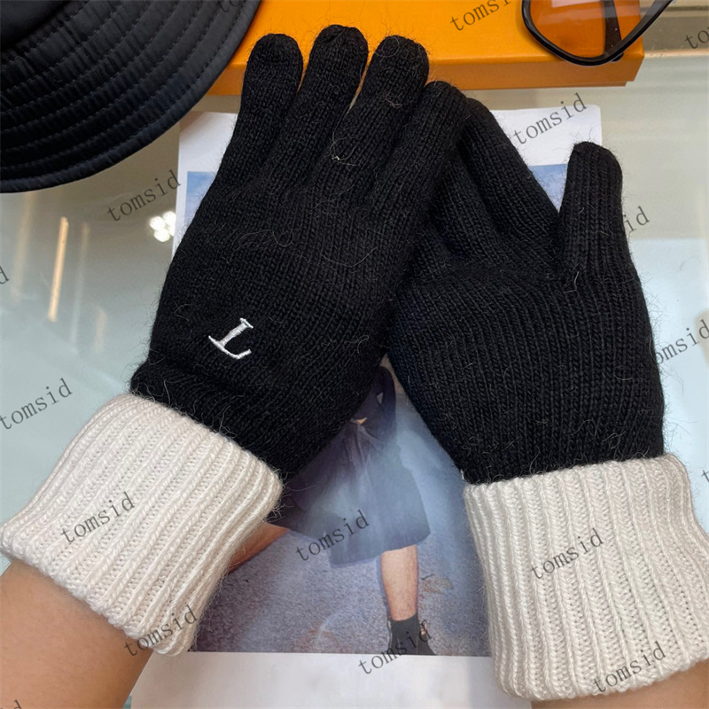 Men Women Gloves Designer Finger Solid Letters Warm Soft Hand Accessories Wool Black Gray Color Blocking Knitted Glove For Daily Life
