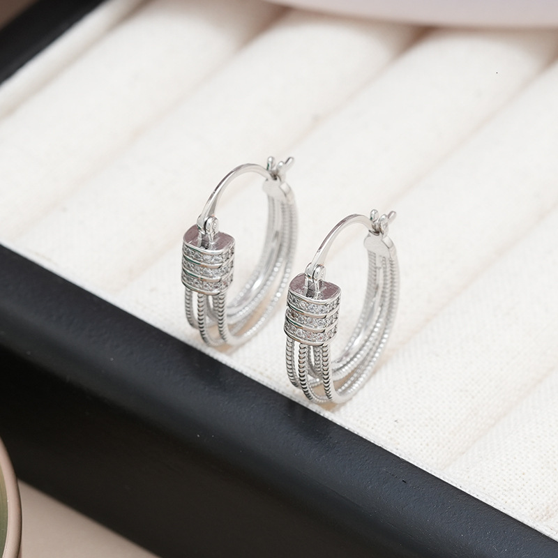 New Trendy Style Micro Inlaid Zircon U-shaped Elegant and Elegant, High Grade Earrings with a Unique Design