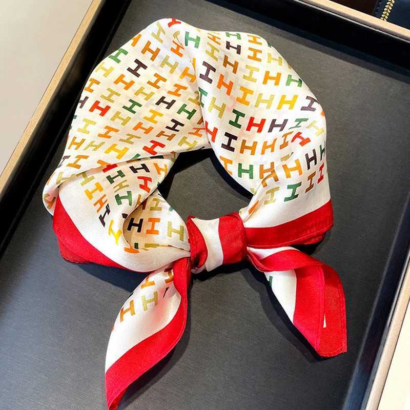Bandanas Durag 1 piece of 70cm colored letter H womens silk scarf simulating silk simple and Tren headwear clothing and matching square scarf J241010