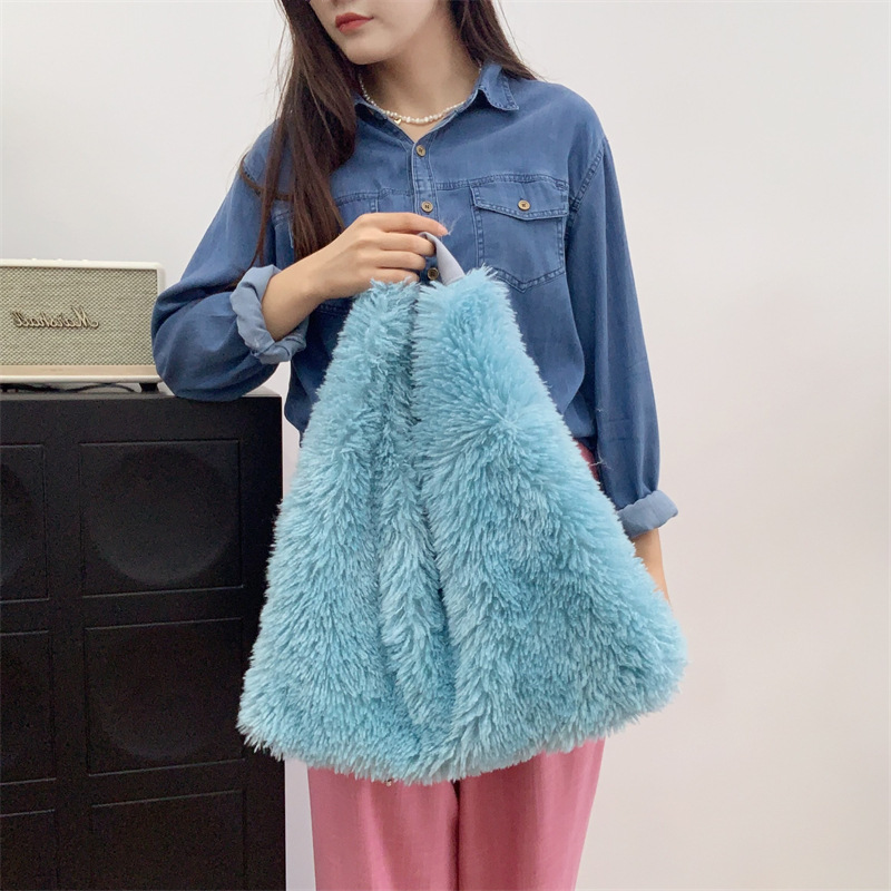 Designer Winter Plush Bag Lady Pumpkin Girls Underarm Bag Autumn Fashion Handbags Totes Autumn Classic Warm Handbag Designer Wallets CRD2410111