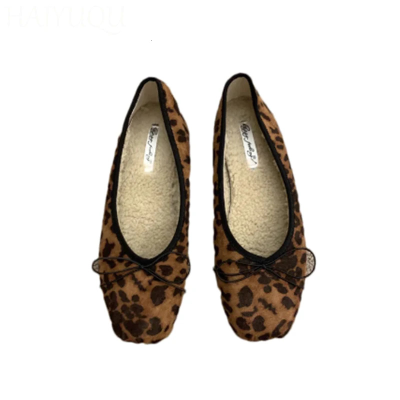 Womens leopard print flat shoes with light suede and velvet womens 2025 trend winter fashion Mary Jane shoes Zapatillas 241007