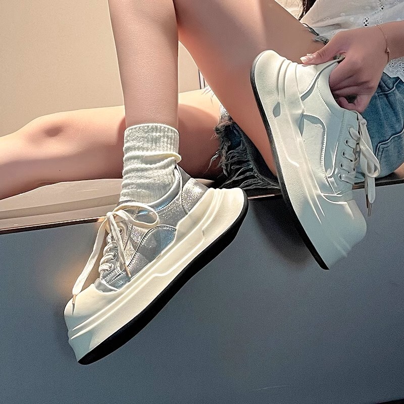 Versatile and niche design sense, white shoes for women in summer 2024, new casual and comfortable, thick sole, height increasing, bread single shoes,