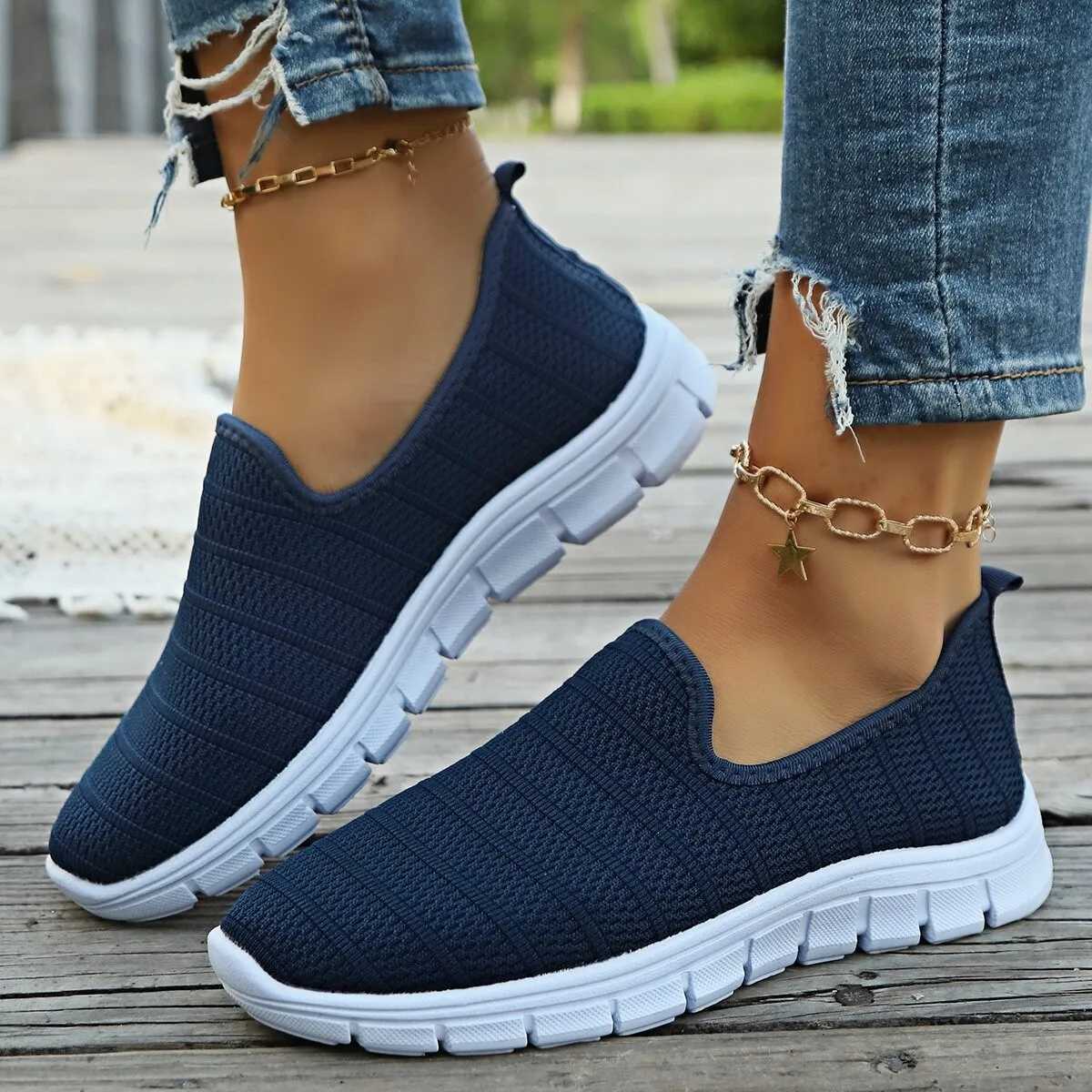 Summer sports shoes sliding on flat shoes womens fashionable casual shoes walking shoes outdoor mesh soft soled sports shoes Y241011