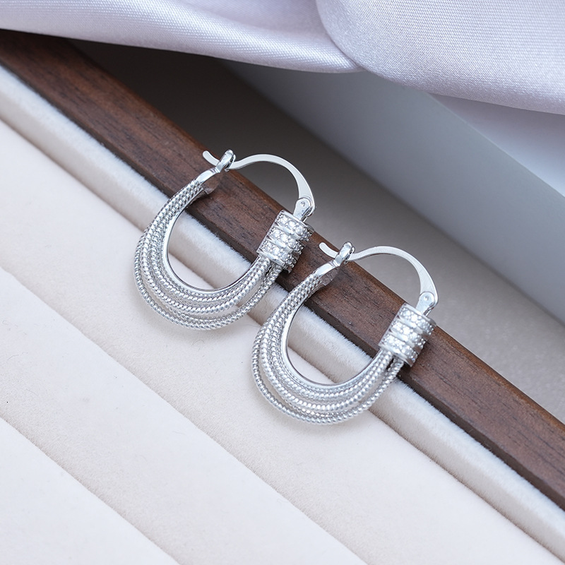 New Trendy Style Micro Inlaid Zircon U-shaped Elegant and Elegant, High Grade Earrings with a Unique Design