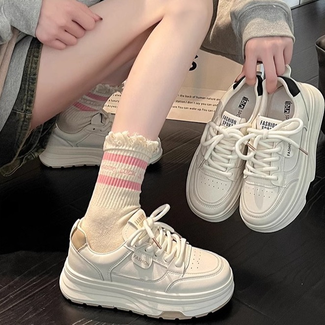Small and niche design, increased comfort, versatile white shoes for women, 2024 summer new item, slimming, thick soled, simple women's shoes