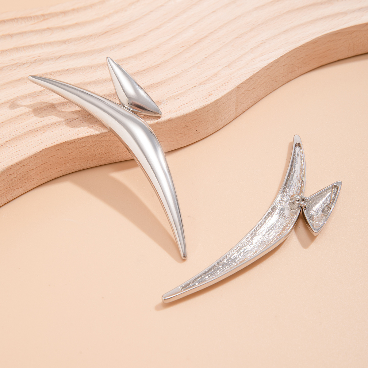 Exaggerated design of jewelry, geometric triangle curved earrings, female personality trend, metal pointed earrings - view 5