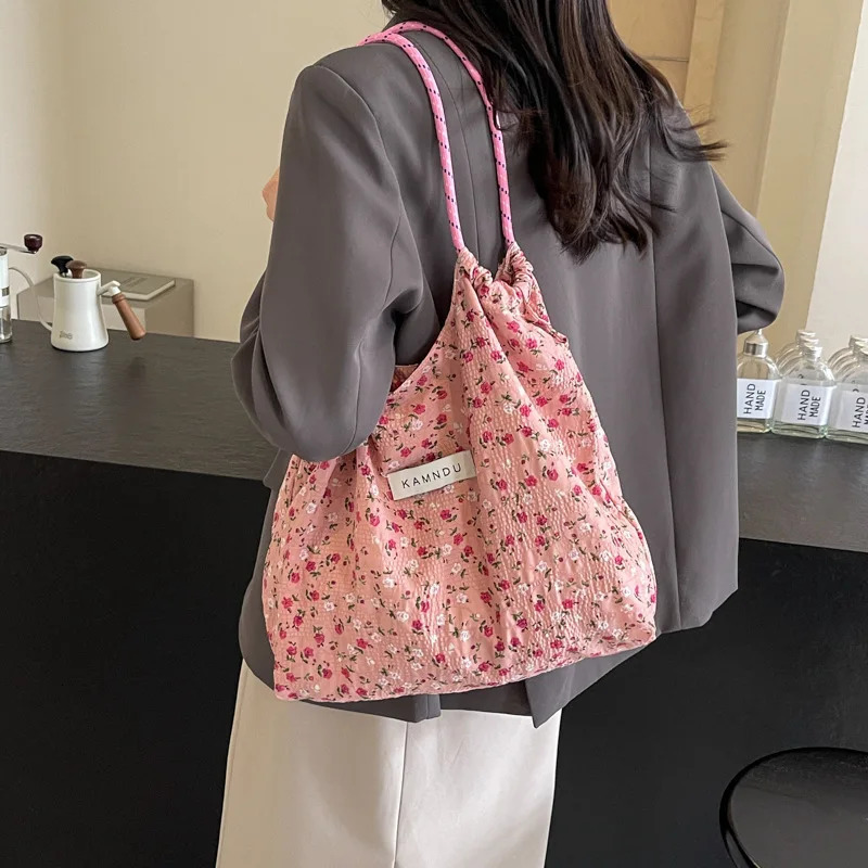 South Korean large capacity floral brushed n handbag shoulder bag pleated lightweight environmentally friendly 241008