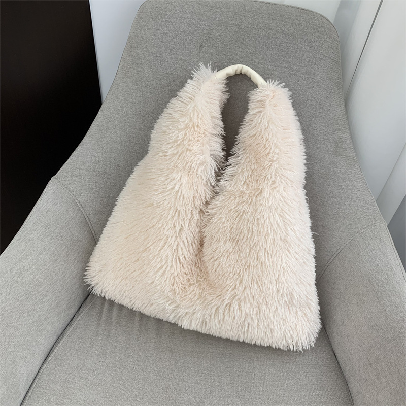 Designer Winter Plush Bag Lady Pumpkin Girls Underarm Bag Autumn Fashion Handbags Totes Autumn Classic Warm Handbag Designer Wallets CRD2410111
