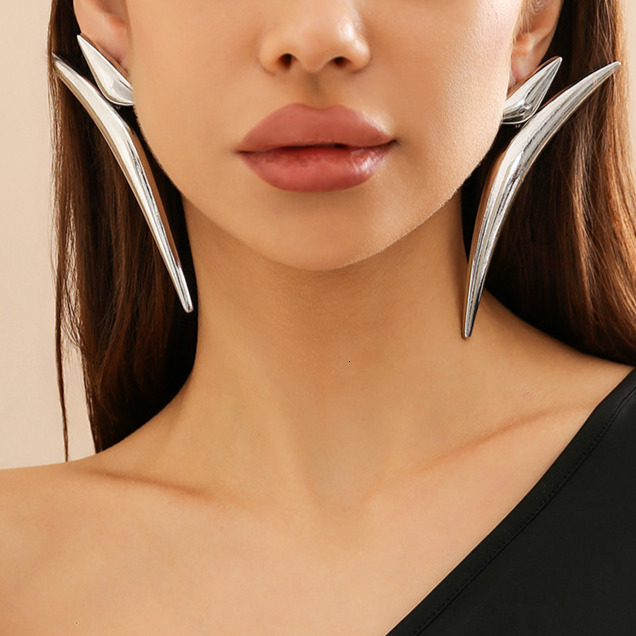 Exaggerated design of jewelry, geometric triangle curved earrings, female personality trend, metal pointed earrings - view 7