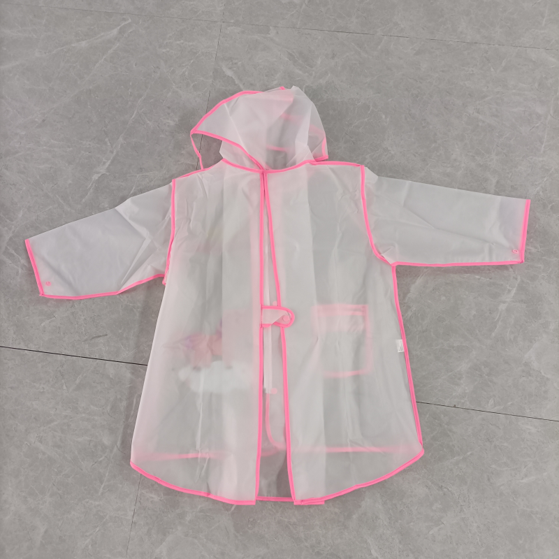 Children's raincoats effectively block rainwater and protect every inch of their skin