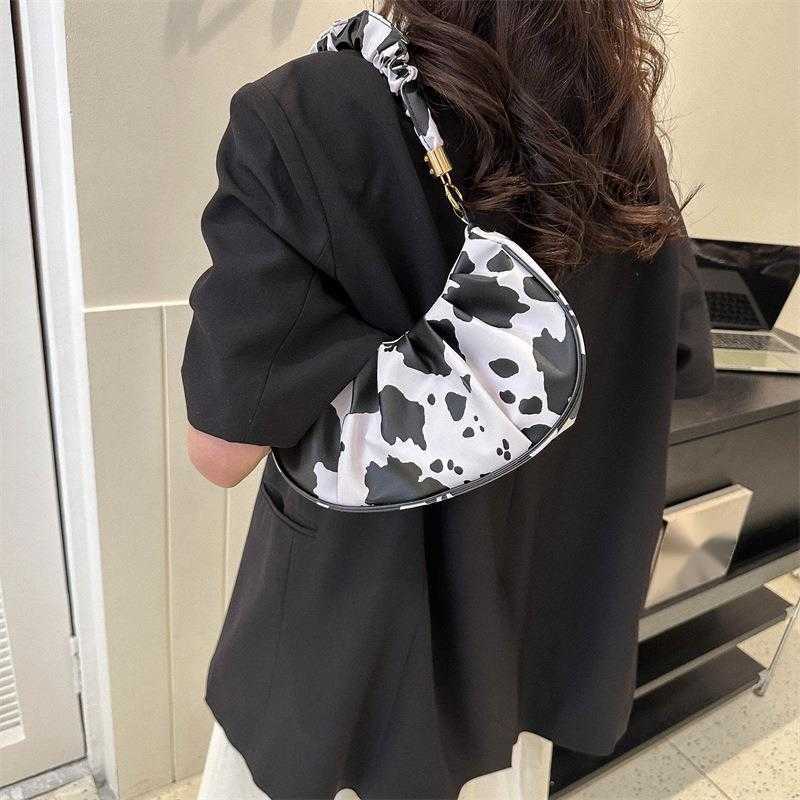 CMM New Moon Bag Womens Bag Hand Held Armpit Bag Popular Bag Womens Spring New Item Niche Fashion Shoulder Bag
