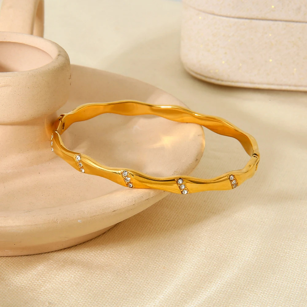 18k gold-plated stainless steel waveform glass stone paving bracelet suitable for womens waterproof handmade jewelry sponsor gifts 241007