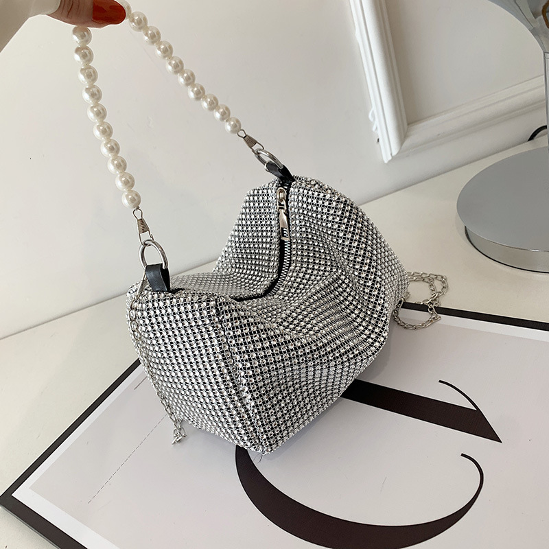 Live streaming internet celebrity small stylish women's new trendy and fashionable color diamond crossbody bag, pearl chain bag