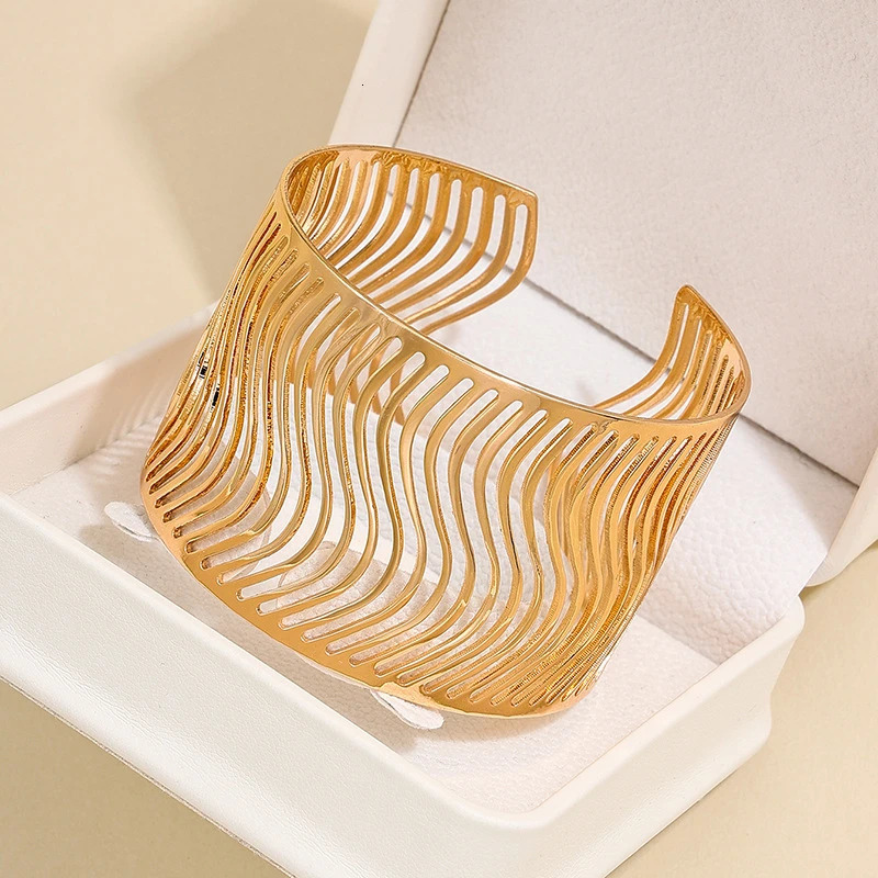 Vintage Womens Wide Face Temperature Bracelet Exaggerated Punk Party Gift Holiday Fashion Jewelry B057 241007