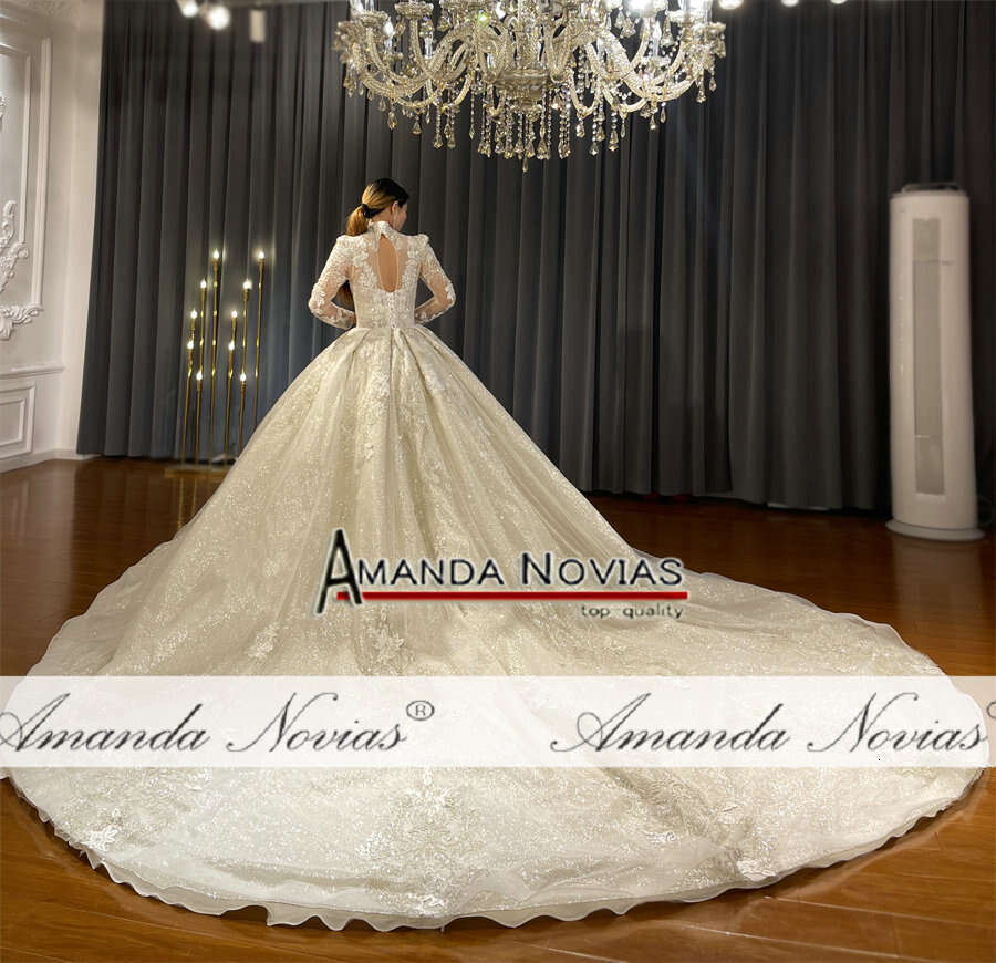 High Necke Long Sleeve Lace Appliques Wedding Dress