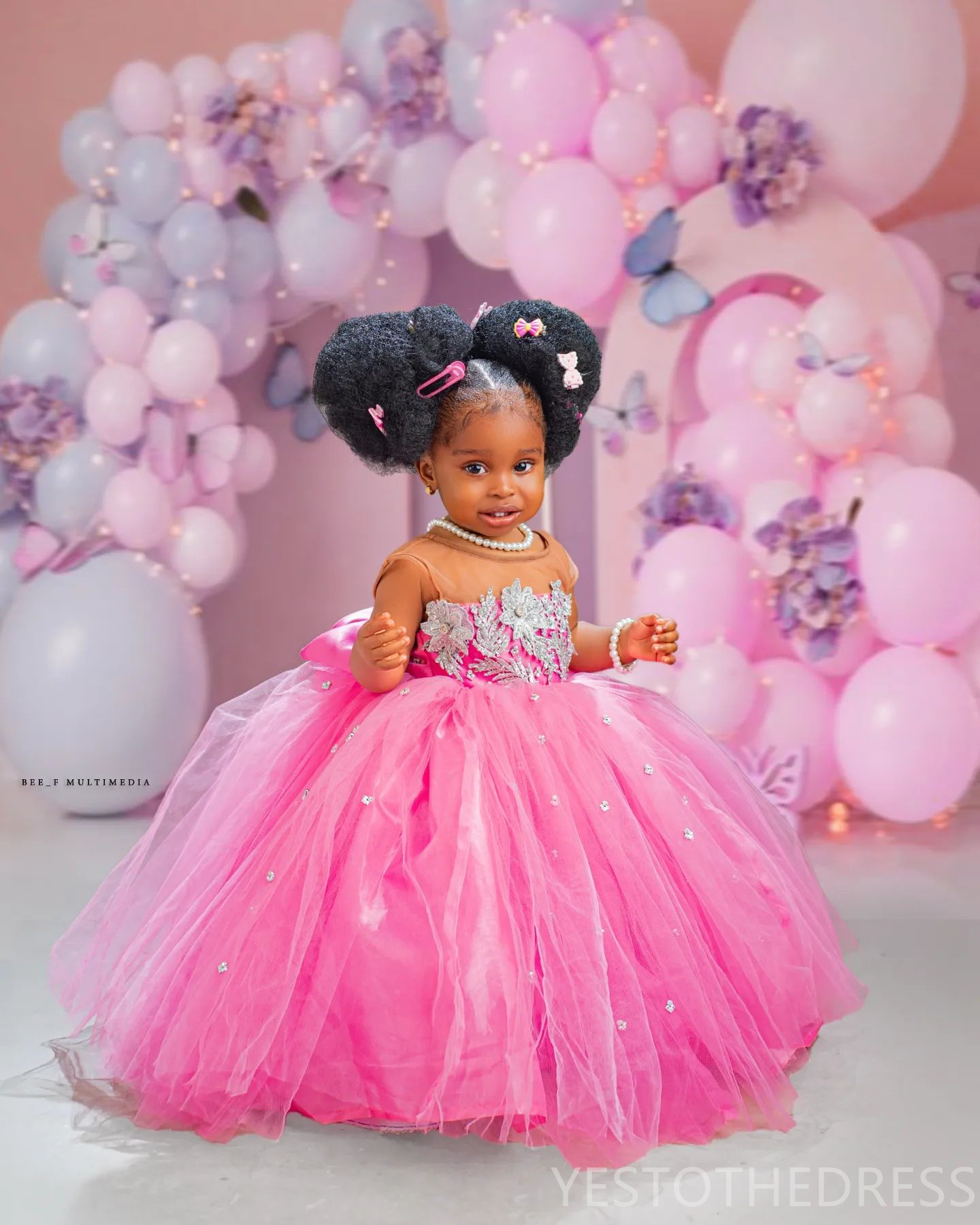 2024 Pink Little Girls Birthday Dress Flower Girl Dresses Communion Gowns Sheer Neck Beaded Lace Crystals Tiered Tulle Floor Length Princess Marriage 