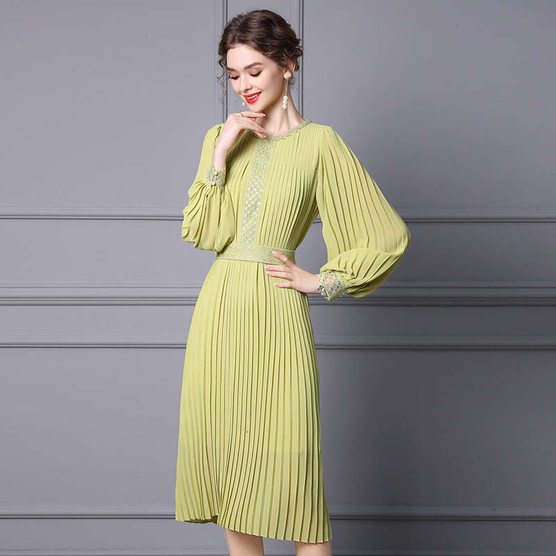 2024 new womens dress gentle and stylish temperament embroidered waistband with nail beads slimming effect pleated long skirt autumn outfit