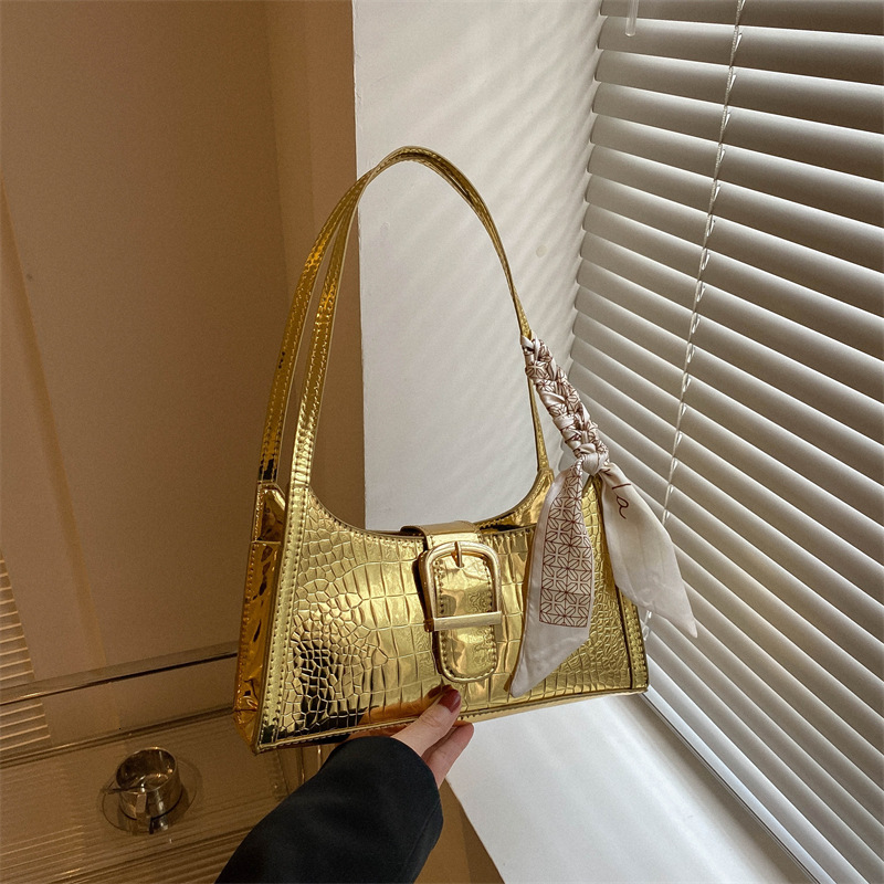 High end solid color niche trend versatile fashion, single shoulder underarm bag, shiny women's baguette bag
