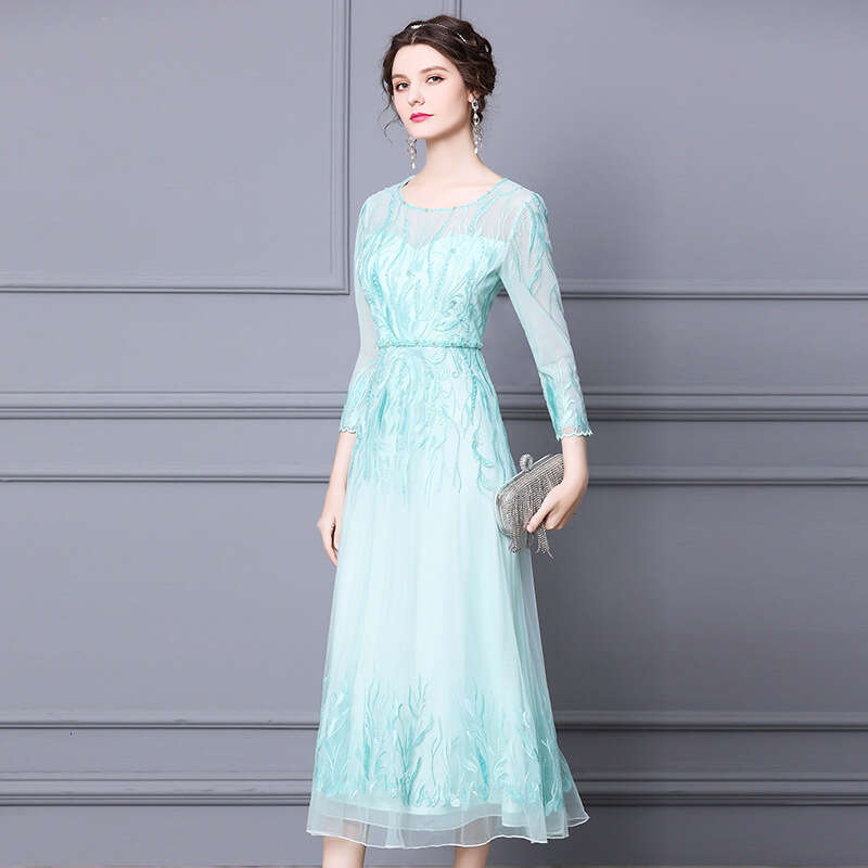 Red Autumn New Product 2024 Bright temperament High sense Diamond Embroidery Long Host Dress