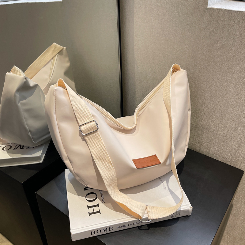 new Korean version nylon dumpling large capacity shoulder college student class diagonal cross bag, versatile commuting bag