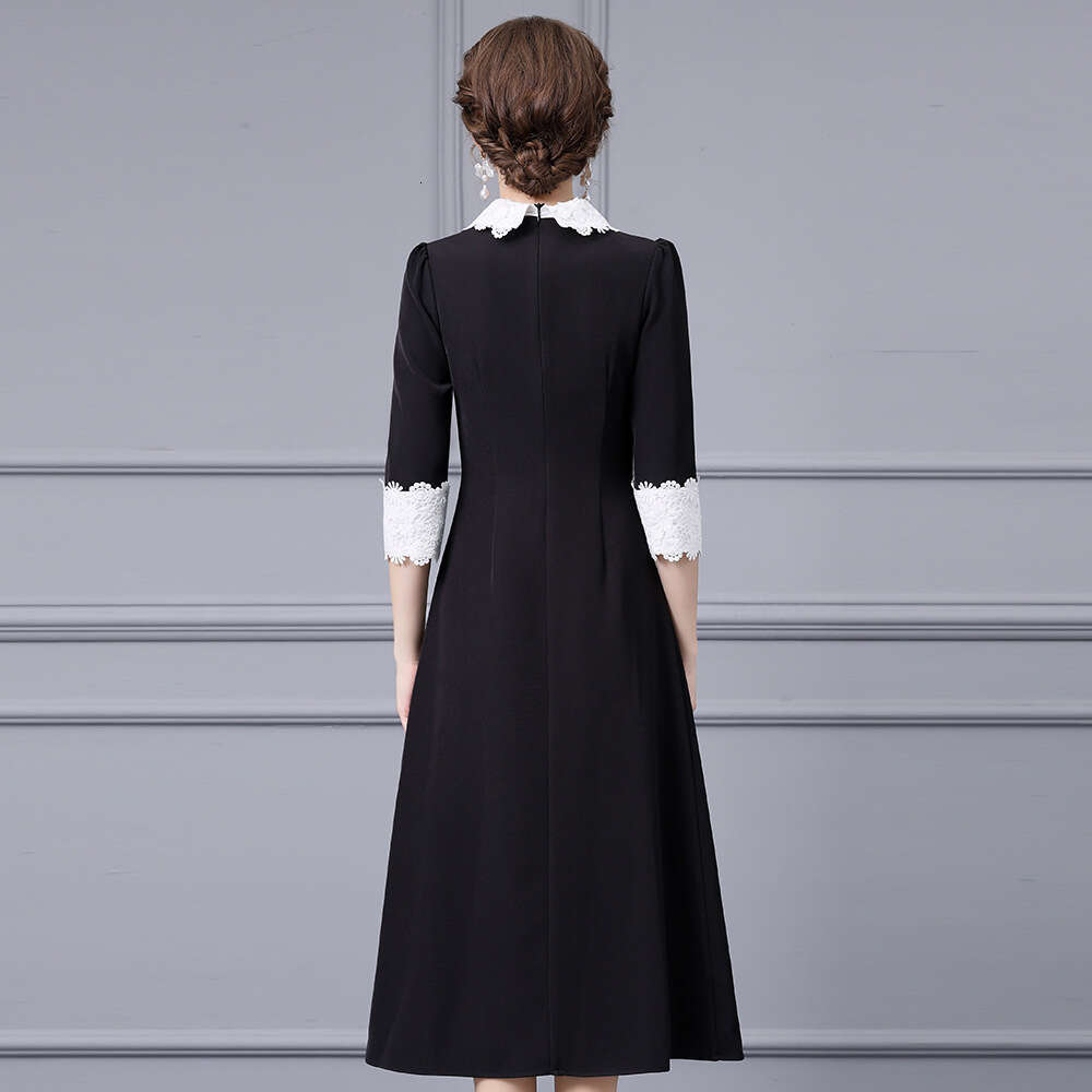 high-end light luxury heavy industry water-soluble flower collar splicing waist cinching slimming big swing dress 2024 autumn new item