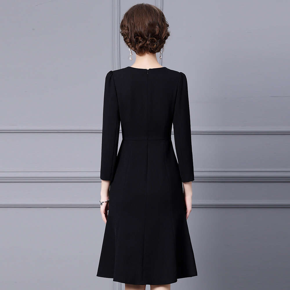 2024 autumn new handmade pearl decoration luxurious and atmospheric black slimming elegant temperament dress