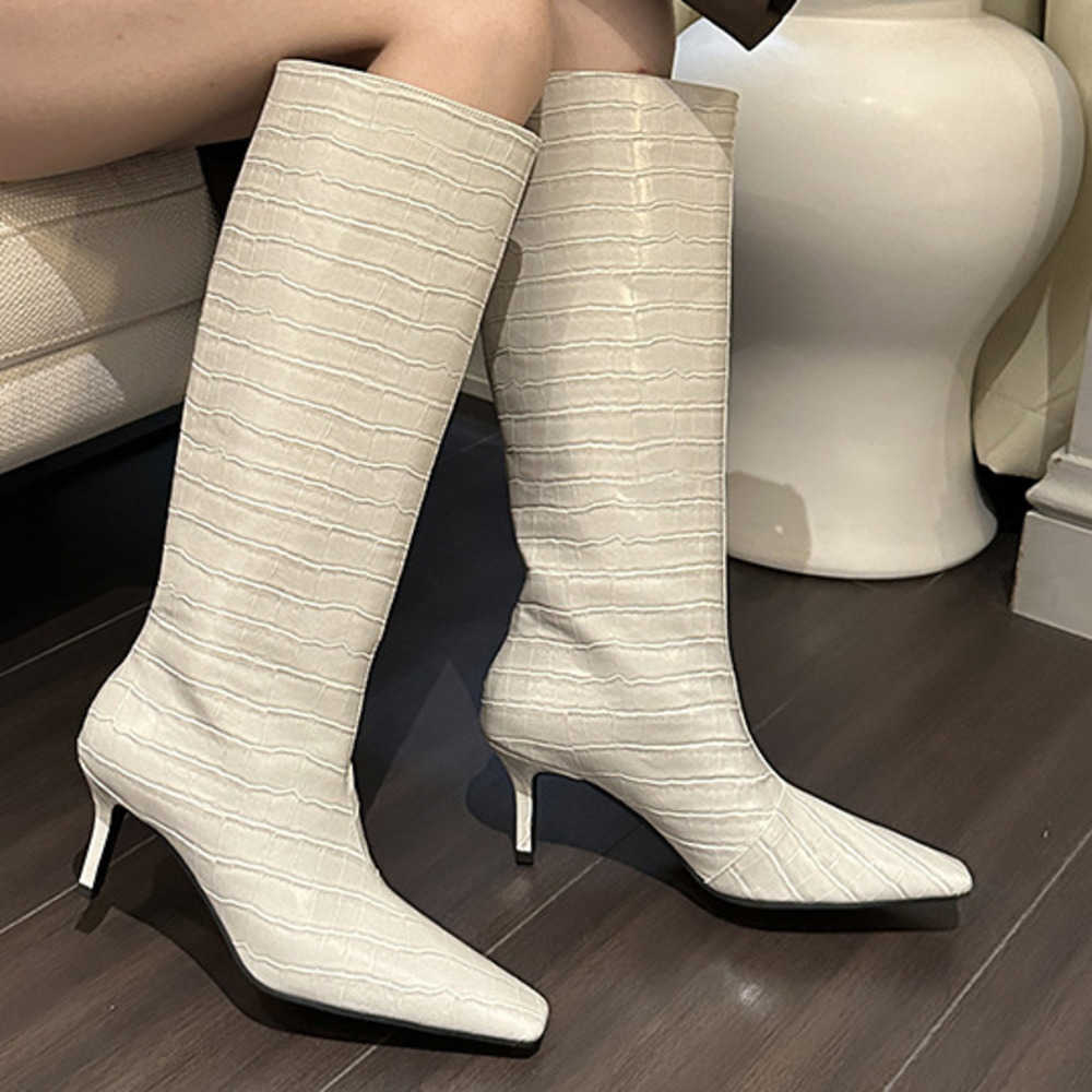 Four Seasons Wearable Martin Boots Crocodile Pattern Square Head High Heels Long Fashion Boots Solid Color Versatile High Heels Long Boots 240826