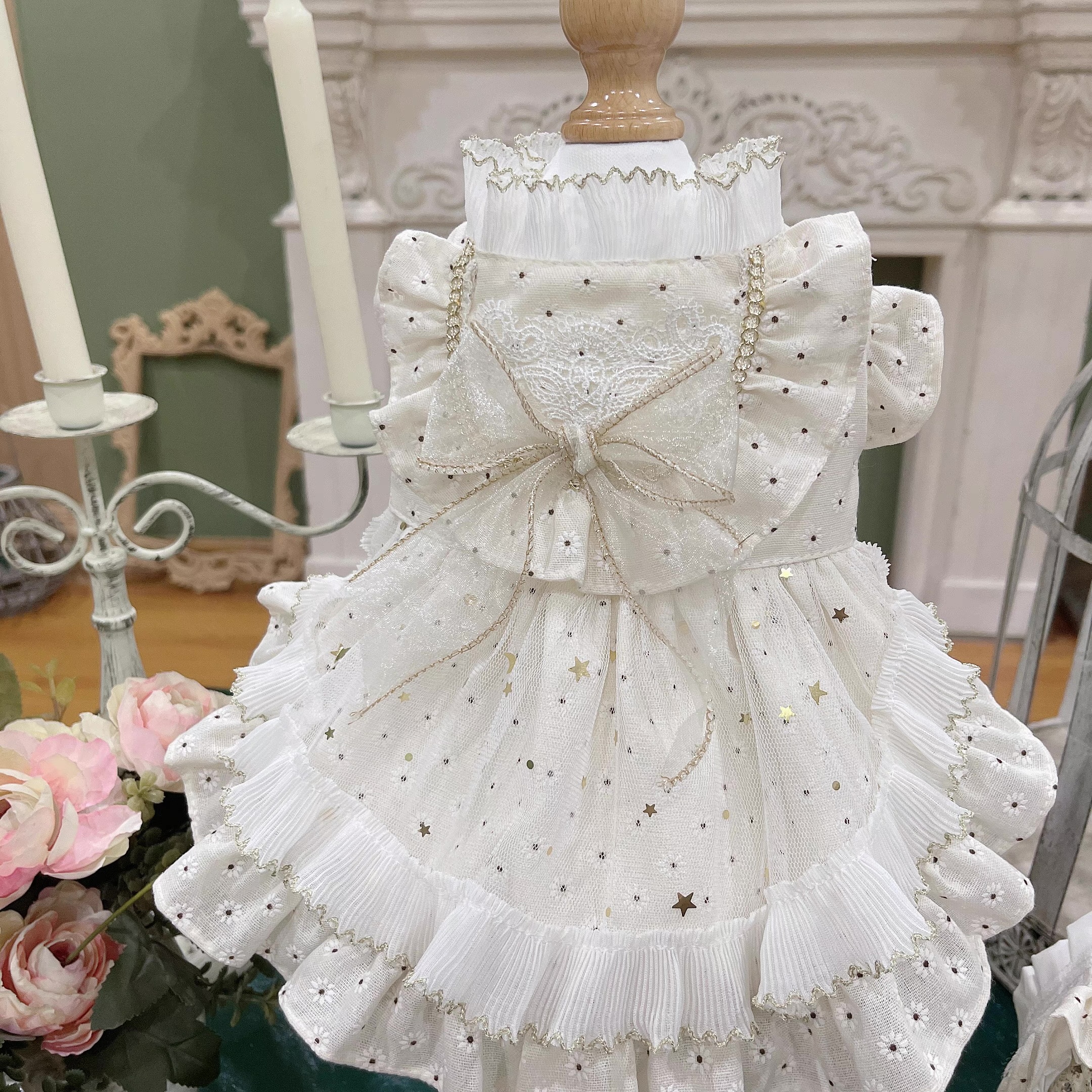 Original design pet cat Dog Rabbit dress Princess skirt Little Daisy Yorkshire Bee Teddy bear