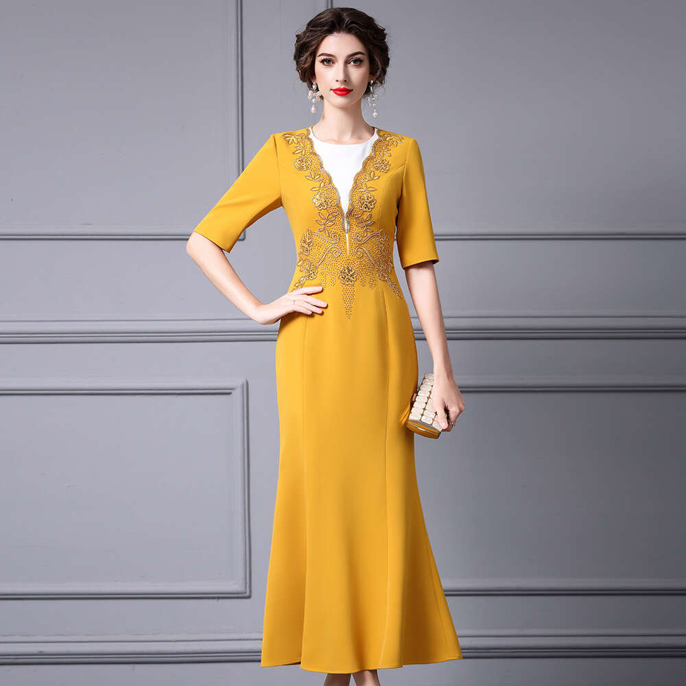 black and white contrasting splicing bag buttocks fish tail high-end light luxury nail bead dress long skirt 2024 spring/summer new item