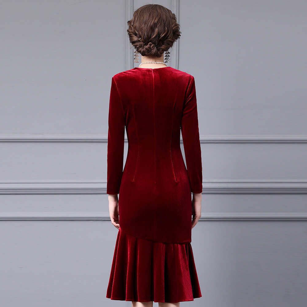 wine red gold velvet dress high-end and luxurious handmade nail drill pleated waist bag buttocks fish tail skirt autumn style