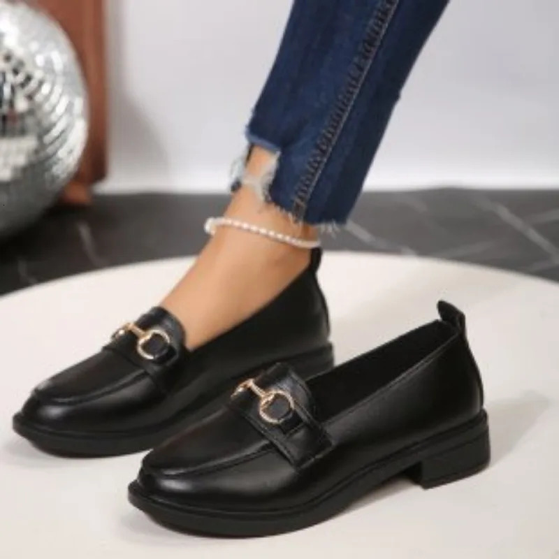 Spring Womens Leather Shoes British Style Metal Chain Black Mary Jane Low Boots Womens Casual Loafers Plus Size 43 241007