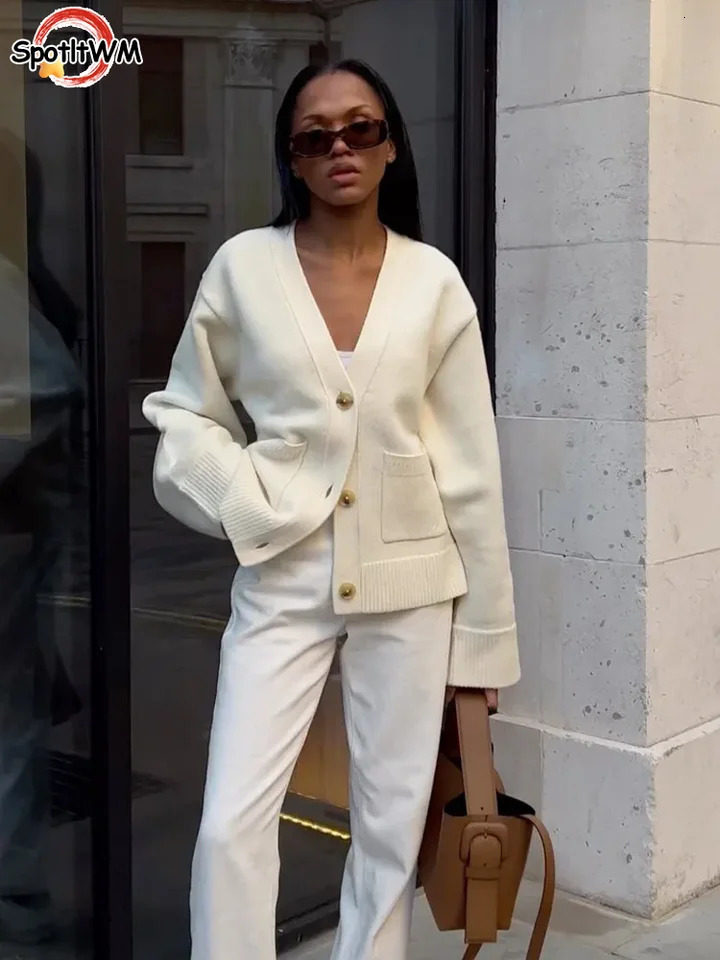 2024 Classic Elegant Solid V Neck Pocket Cardigan Women Casual Long Sleeves Singlebreasted Loose Sweater Fall Lady Streetwear 241009