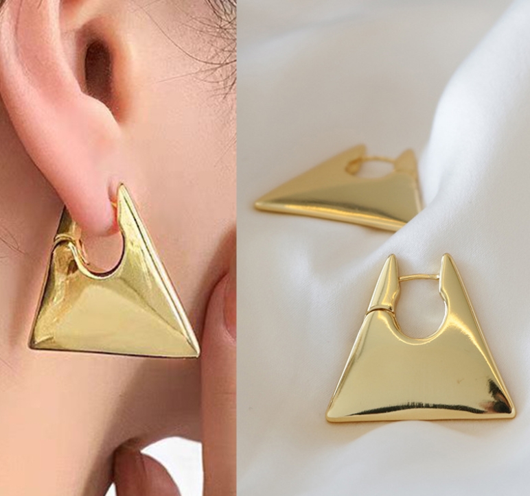 Retro Personalized 18K Gold Finish Hoop Earrings Featuring Glossy Textured Detail & Perfect for Gifting