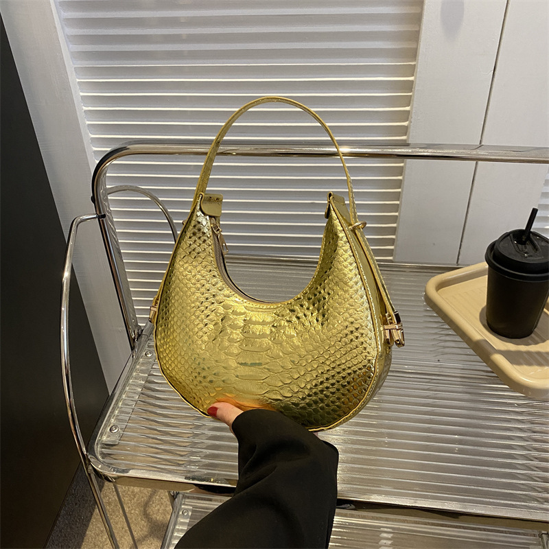 Stylish minimalist small women, with niche design for casual commuting and a single shoulder underarm bag