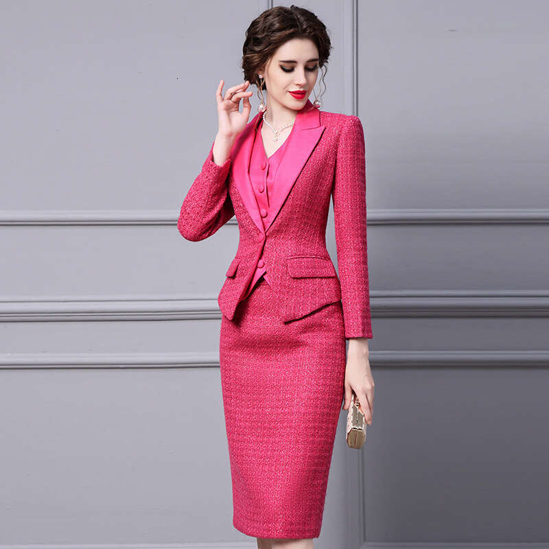 Autumn Womens 2024 New Set High Grade Small Fragrant Style Coarse Floral Coat Hip Wrapping Skirt 3-Piece Set