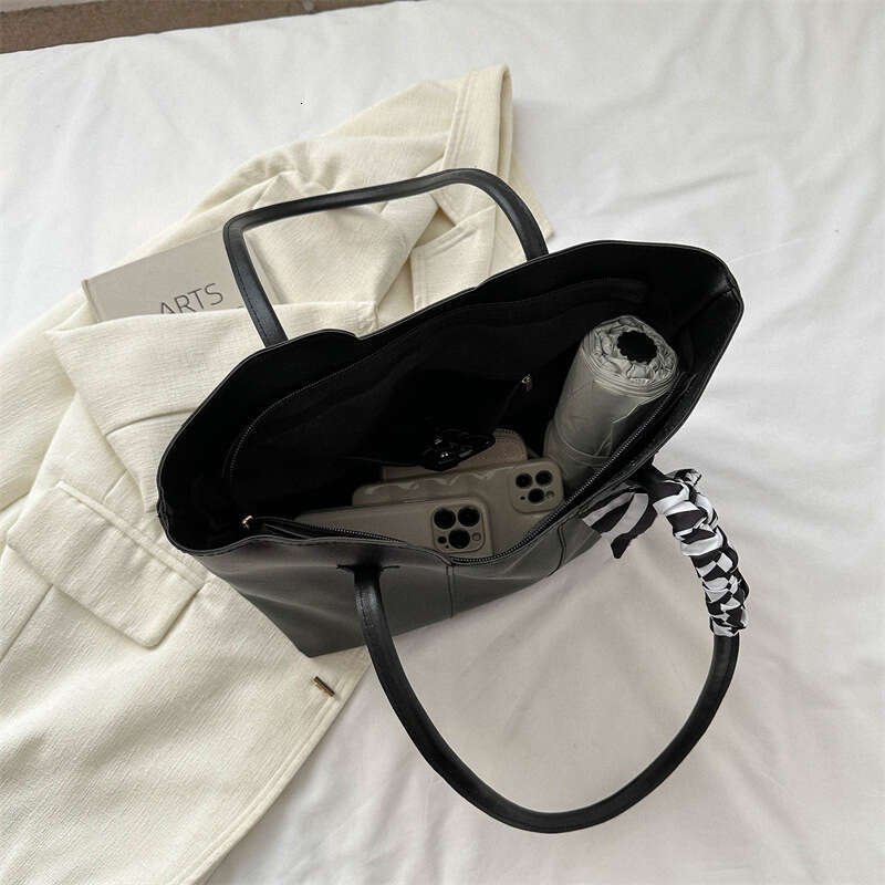 Daily commuting large capacity women's class bag, tote 2024 new simple and fashionable shoulder bag